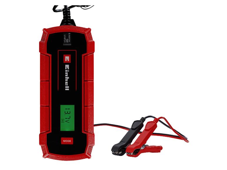 Rotes Batterieladegerät mit Display, das 13.7V anzeigt, und Klemmen.