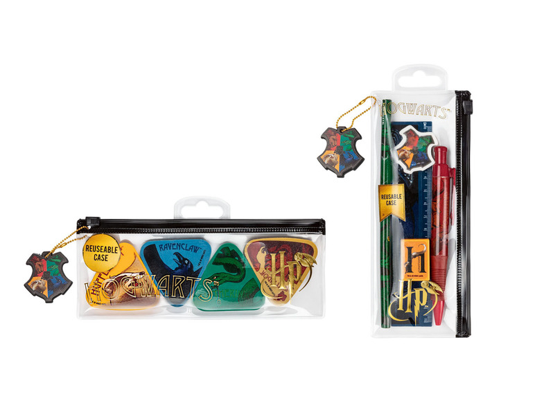 Harry Potter-Schulsachen mit Stiften, Bleistiften, Radiergummis und einem Lineal in einer Hülle.