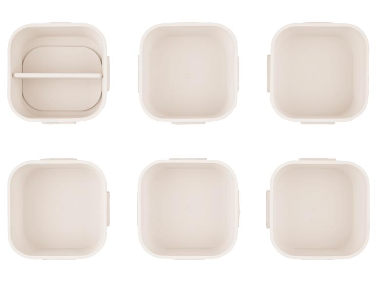 Beige Aufbewahrungsboxen: eine mit Trennwand, andere quadratisch.