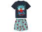Kurzer Jungen-Pyjama mit marineblauem T-Shirt und blauen Shorts mit Superhelden-Print.