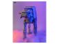 Star Wars AT-AT Spielzeug in rauchiger, farbenfroher Umgebung.