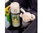 Isolierflasche mit Erdmännchen-Design und ein Plüschlamm in einem dunkelgrauen Organizer.