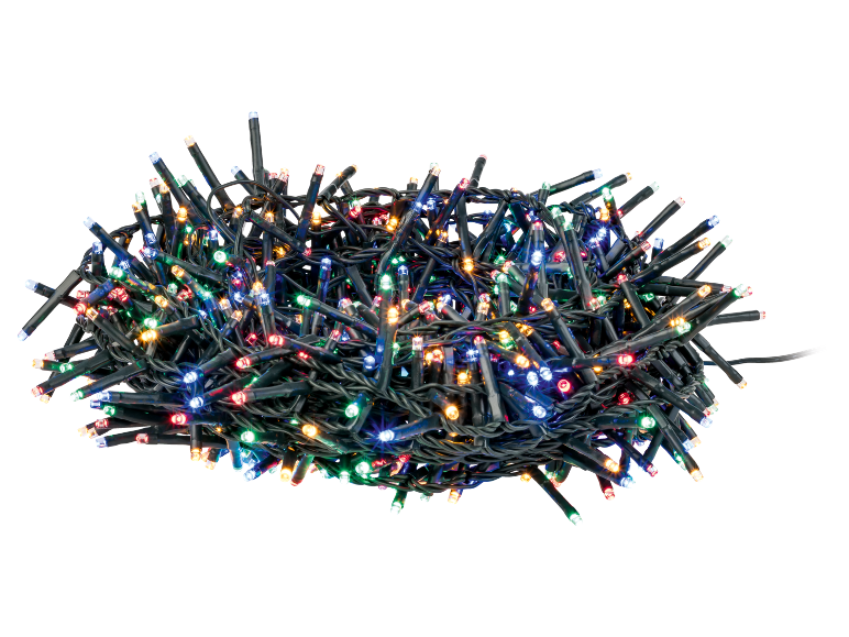 Mehrfarbige LED-Lichterkette auf schwarzem Hintergrund.