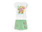 Weißes T-Shirt und grüne Shorts mit Powerpuff Girls-Druck.