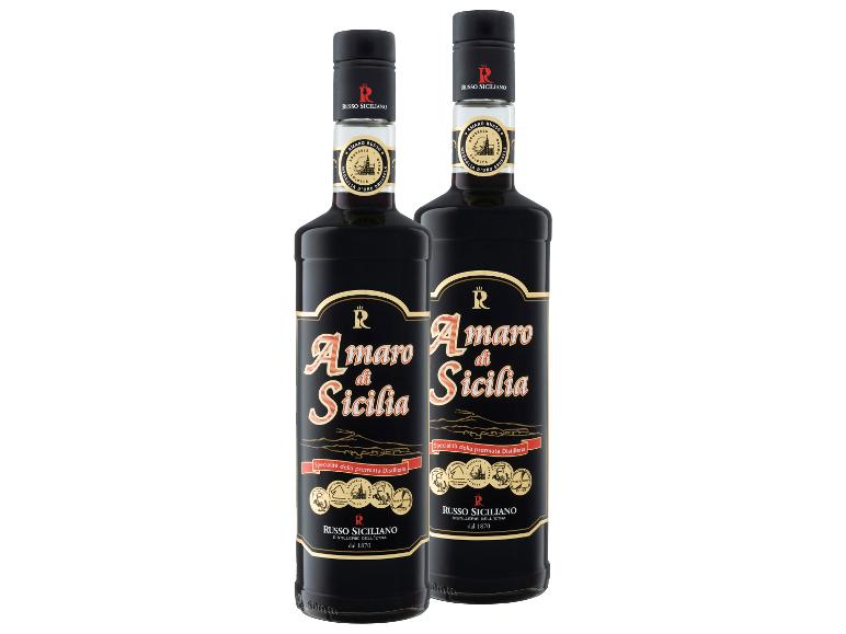 Zwei Flaschen Amaro di Sicilia, ein sizilianischer Likör, mit schwarzen und goldenen Etiketten.