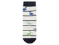 Weiße Socken mit blauen Streifen und Dinosauriern.