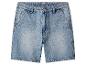 Hellblaue Jeans-Shorts mit Waschung und Taschen.