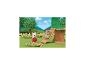 Hase und Eichhörnchen spielen auf einer Rutsche in einem Blumengarten.