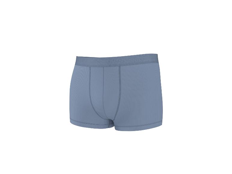 Hellblaue Herren-Boxershorts mit gerippter Textur und sichtbaren Nähten.