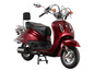 Ein roter Alpha Motors Firenze Scooter.
