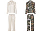 Zwei Pyjama-Sets, eines mit Streifen und eines mit Blumendruck.
