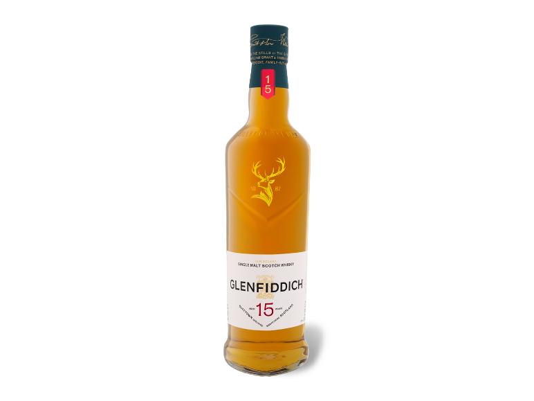 Flasche 15 Jahre alter Single Malt Scotch Whisky mit einem goldenen Hirsch.