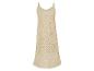 Beige Häkelkleid, langer Schnitt, Boho-Stil.