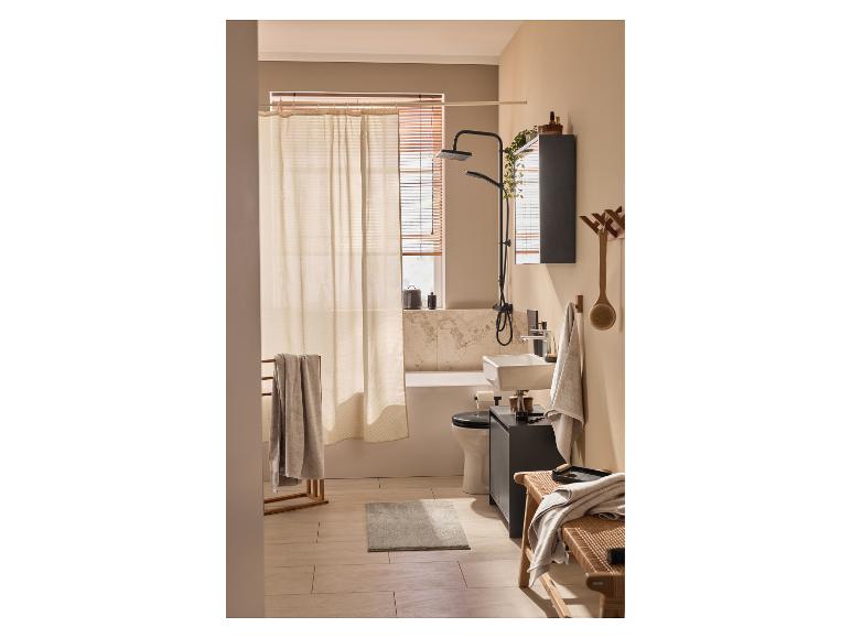 Elegantes Badezimmer mit IKEA-Möbeln und modernem Duschsystem.