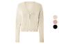 Beige Strickjacke, in verschiedenen Farben erhältlich.