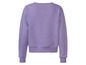 Lilafarbener Pullover mit langen Ärmeln.