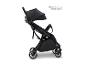 Schwarzer Kinderwagen mit Verdeck und Rädern, mit dem Text „sample picture“.
