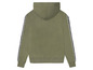 Grünes Hoodie mit weißem Band an den Ärmeln.