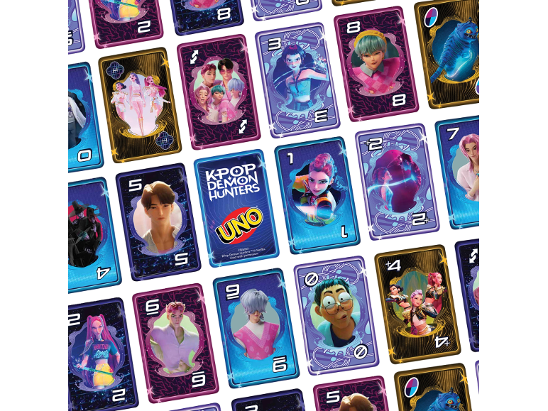 Thematische Spielkarten mit Anime-Charakteren und dem Schriftzug K-Pop Demon Hunters.