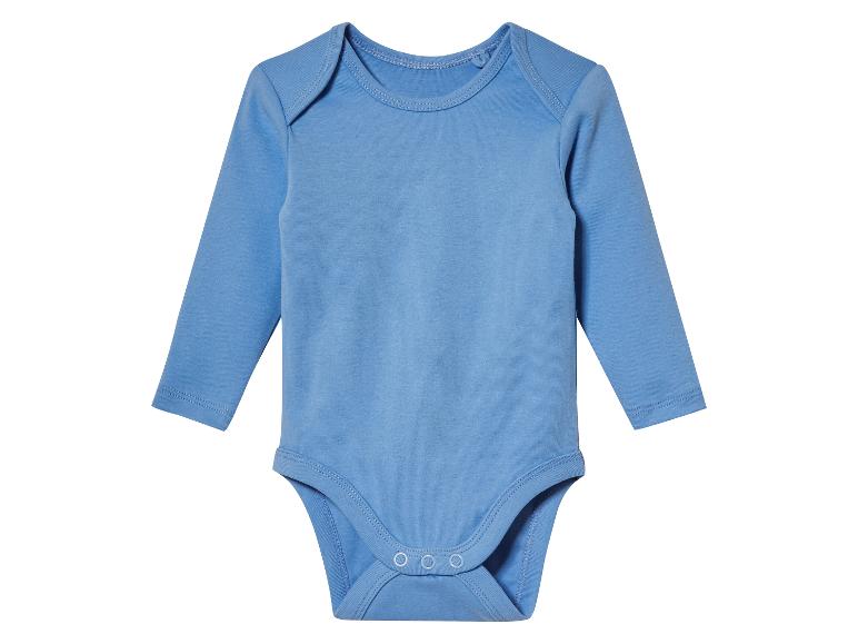 Ein hellblauer Babybody mit langen Ärmeln.