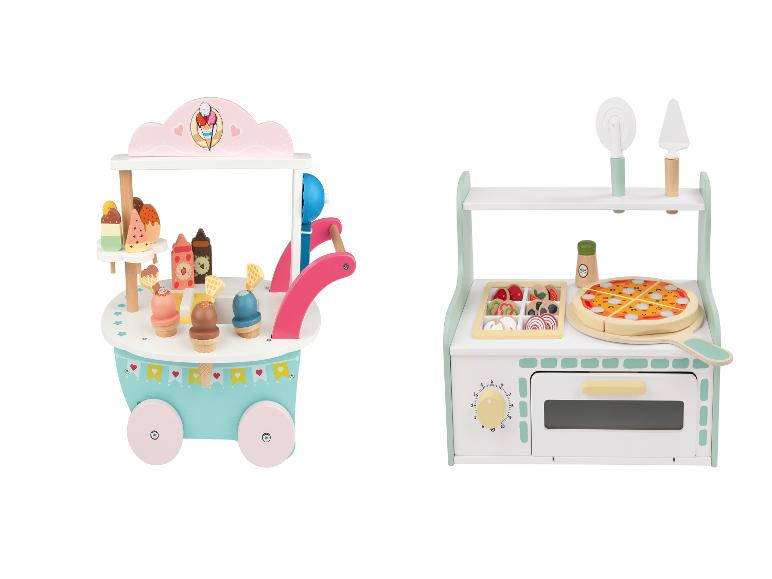 Hölzerner Eiswagen und Spielküchen-Set.