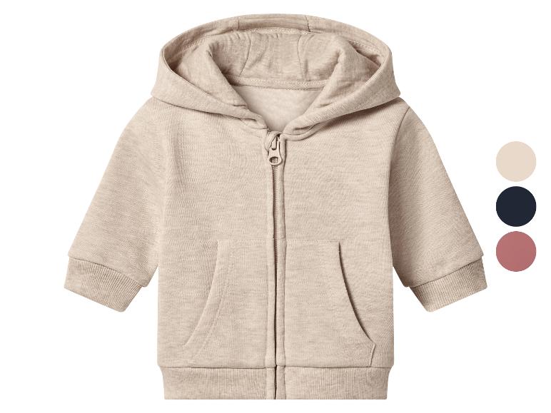 Beiger Baby-Kapuzenpullover mit Reißverschluss und Taschen, auch in anderen Farben erhältlich.