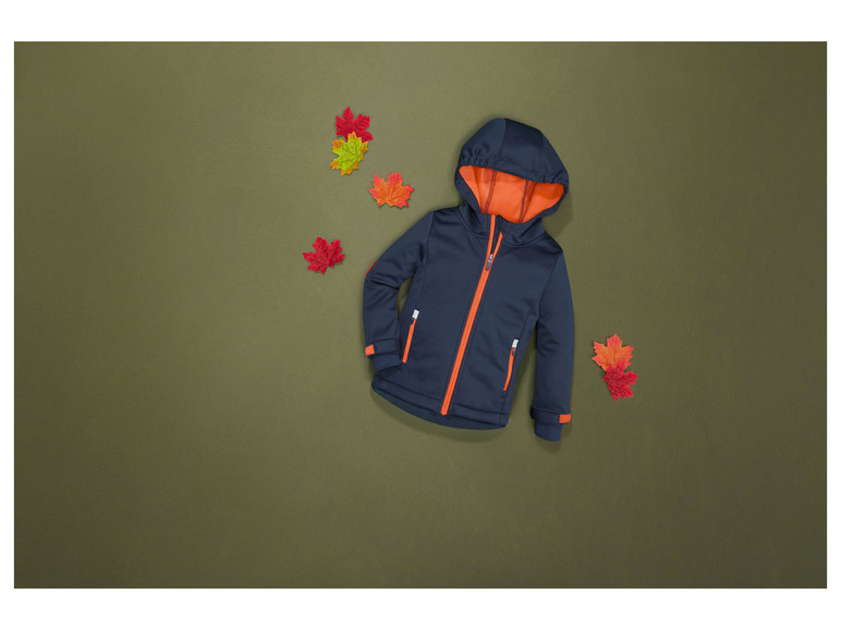Eine blaue Winterjacke mit Kapuze für Kinder, mit Herbstblättern.