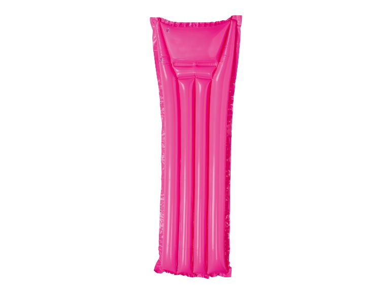 Eine pinke aufblasbare Luftmatratze für den Pool.