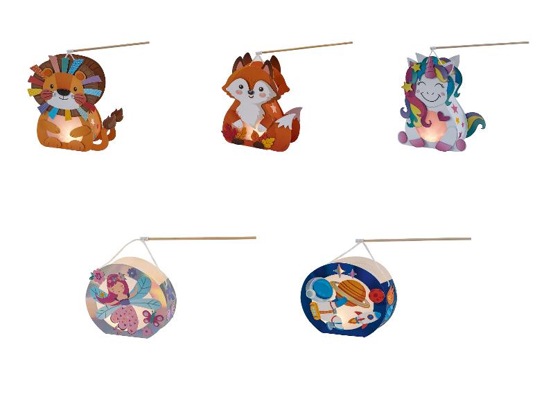 Kinderlaternen in Form von Löwe, Fuchs, Einhorn, Fee und Astronaut.