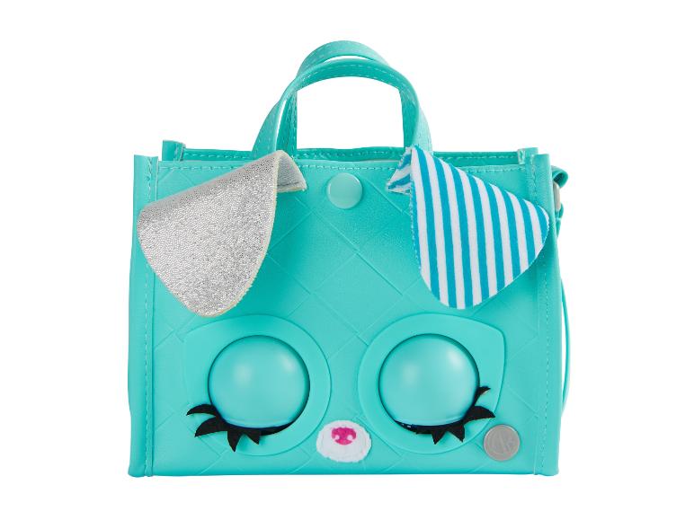 Eine türkisfarbene Tasche mit Hasenohren und großen Augen.