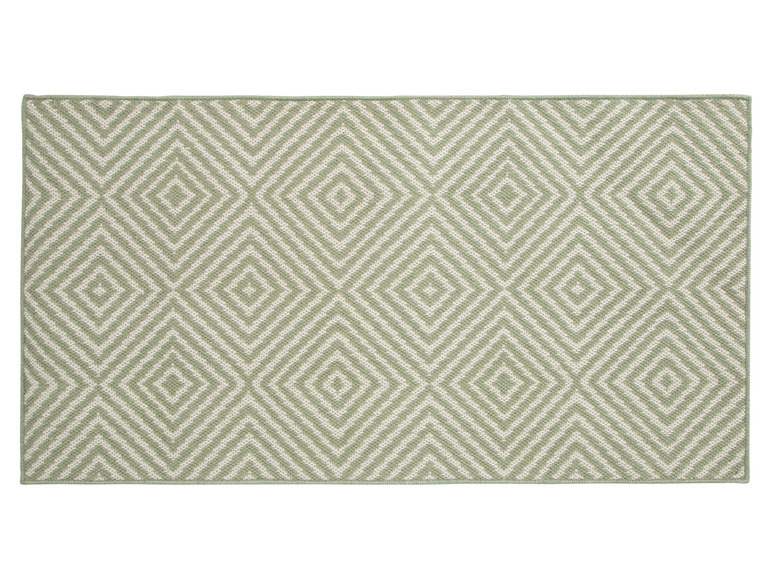 Ein grüner Teppich mit Rautenmuster.