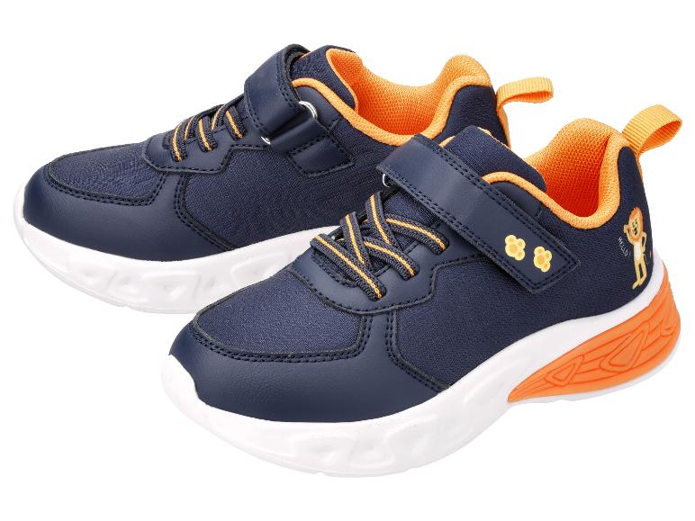 Dunkelblaue Kinderschuhe mit orangefarbenen Details und Klettverschluss.