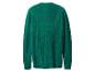 Grüner Langarmpullover mit roten Details am Hals.