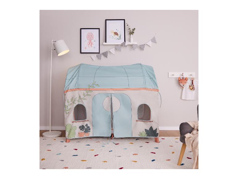 Kinder-Spielzelt in Hausform, mit Stehlampe und Teppich.
