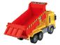 Gelber und roter Spielzeug-Muldenkipper mit angehobener Ladefläche
