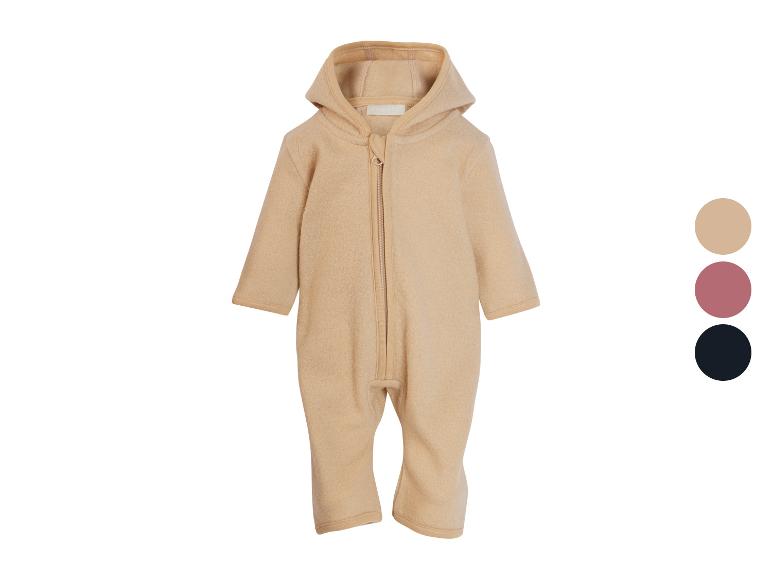 LUPILU® Baby Walkoverall Outdoor in Sandfarbe mit Reißverschluss und Kapuze.