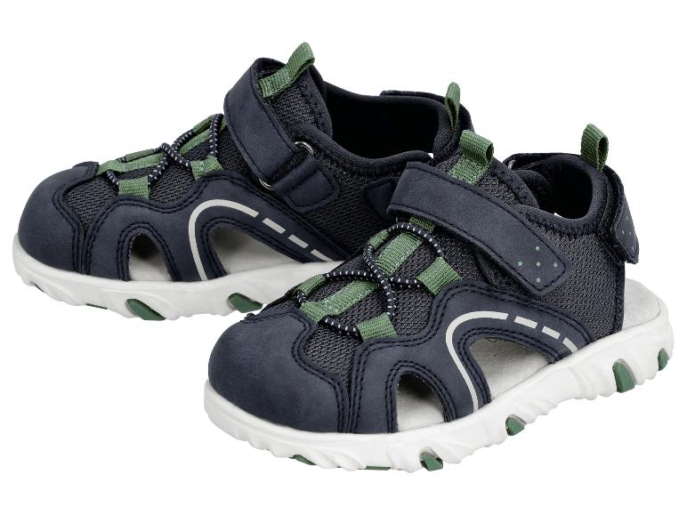 Dunkelblaue Kindersandalen mit grünen Akzenten und weißen Sohlen