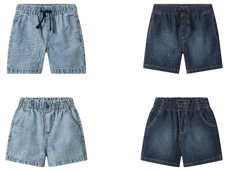 Vier Kinder-Jeansshorts in Hell- und Dunkelblau, mit elastischem Bund.