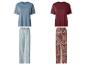 Zwei Sets Damenpyjamas: blau gestreift und bordeauxrot gemustert.