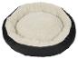 Rundes Haustierbett mit cremefarbenem, flauschigem Innenfutter und schwarzer Außenseite.