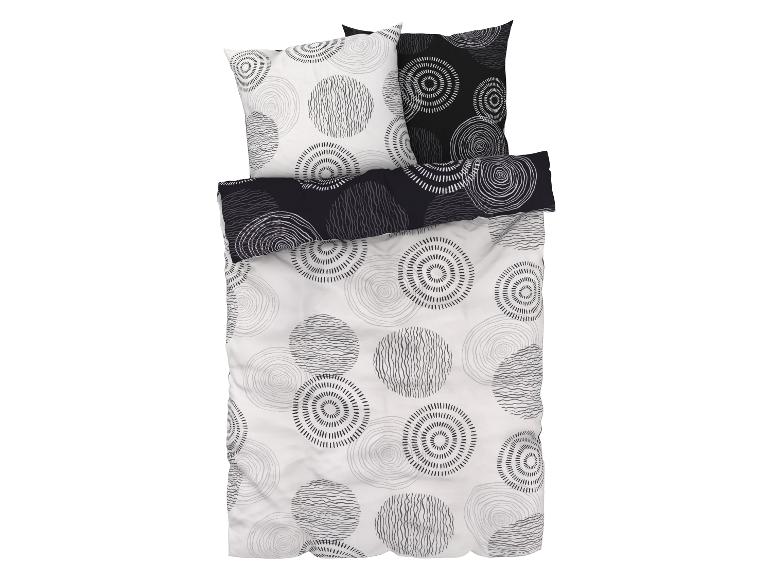 Eine weiße Bettdecke mit schwarzen Kreisen