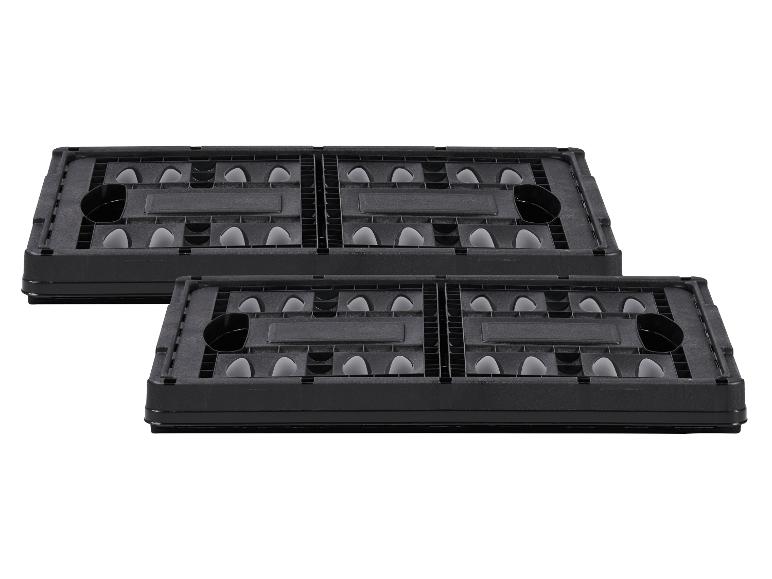 Zwei schwarze Kunststoff-Pflanzgefäßstützen mit Drainagelöchern und modularem Design.