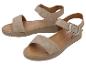 Damen-Sandalen in Beige mit Metallschnalle und Plateausohle