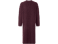 Rückenansicht eines langen, gerippten, dunkelroten Cardigans mit langen Ärmeln.