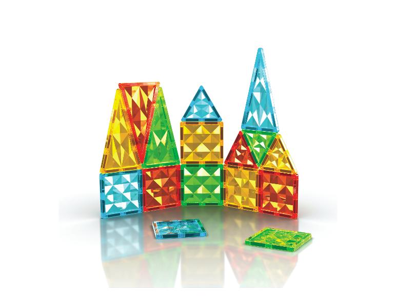 Bunte magnetische Bausteine, geformt als Häuser und Türme.