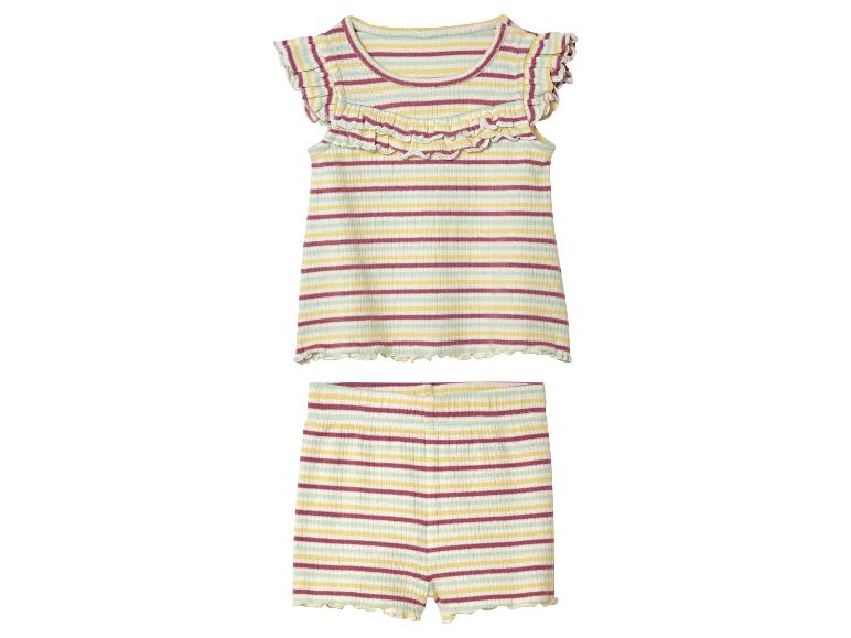 Gestreiftes Baby-Oberteil und -Shorts, sommerlicher Stil.