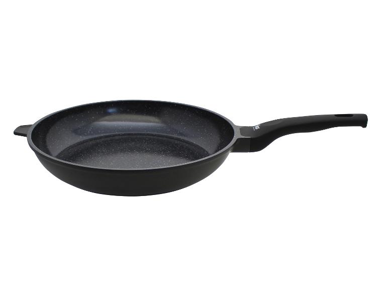 Schwarze Bratpfanne mit Antihaftbeschichtung und ergonomischem Griff.