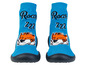 Zwei blaue Socken mit Tiger-Print und dem Schriftzug 'Roar ZZZ'.