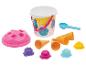 Eiscreme-Sandspielzeug-Set mit Eimer, Schaufel, Waffeln und Förmchen.