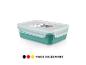 Eine rechteckige türkisgrüne Aufbewahrungsbox mit transparentem Deckel und Etikett, auf weißem Hintergrund.